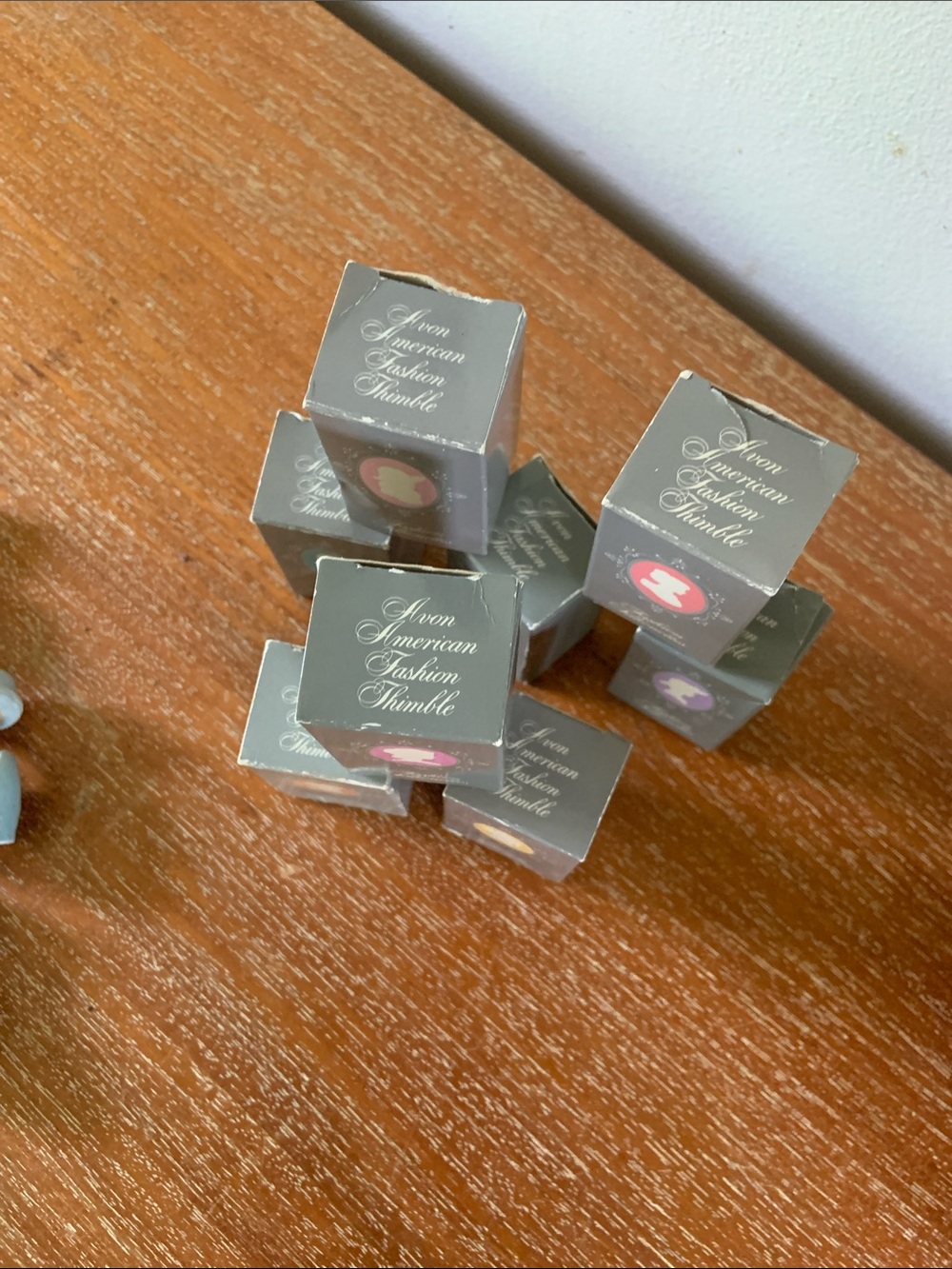 1980s Avon Set of 8 Pastel Porcelain Thimbles - Picture 7 of 16